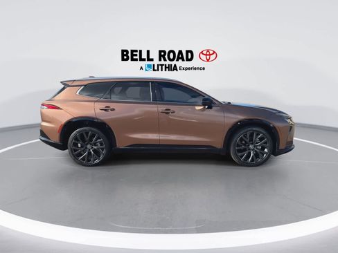 Used 2025 Toyota Crown Signia Limited w/ Advanced Technology Package image 9