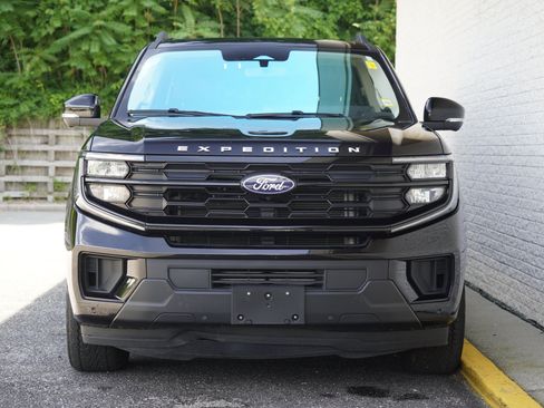 Used 2025 Ford Expedition Max Active AWD/4WD image 10