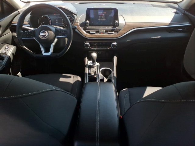 Used 2024 Nissan Altima 2.5 SV FWD image 21