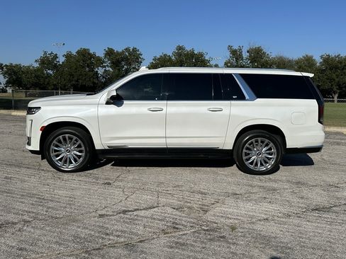 Used 2023 Cadillac Escalade ESV Premium Luxury image 2