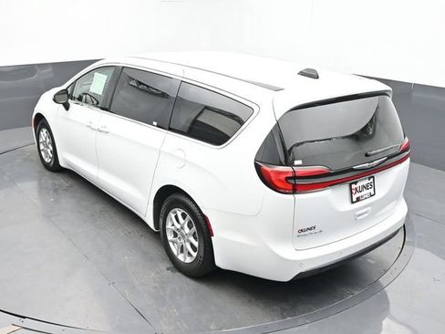 Used 2023 Chrysler Pacifica Touring-L FWD image 44