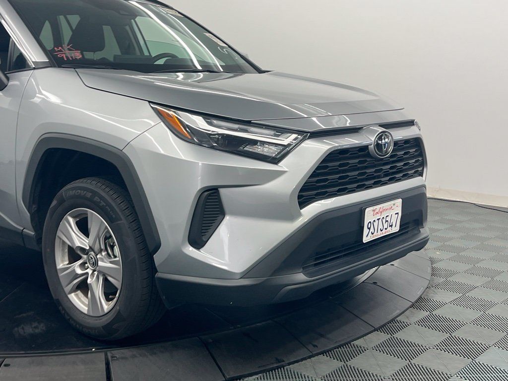 Used 2025 Toyota RAV4 XLE w/ Weather Package AWD/4WD image 5