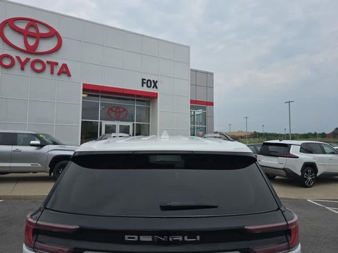 Used 2024 GMC Acadia Denali AWD/4WD image 4