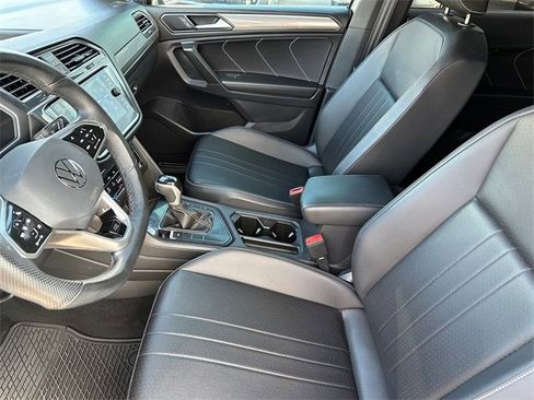 Used 2023 Volkswagen Tiguan SE R-Line image 9