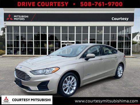 Used 2019 Ford Fusion SE image 1