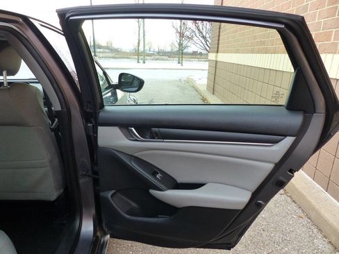 Used 2019 Honda Accord EX image 41