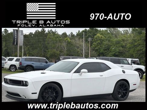 Used 2014 Dodge Challenger SXT RWD image 1