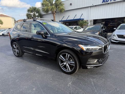 Used 2021 Volvo XC60 T5 Momentum w/ Advanced Package image 2