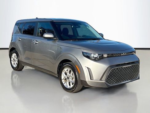 Used 2025 Kia Soul LX w/ LX Technology Package image 3