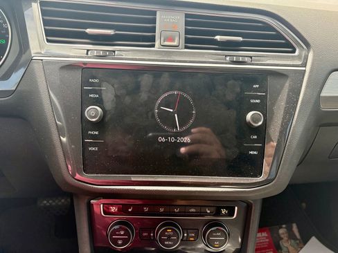 Used 2021 Volkswagen Tiguan SE FWD image 14