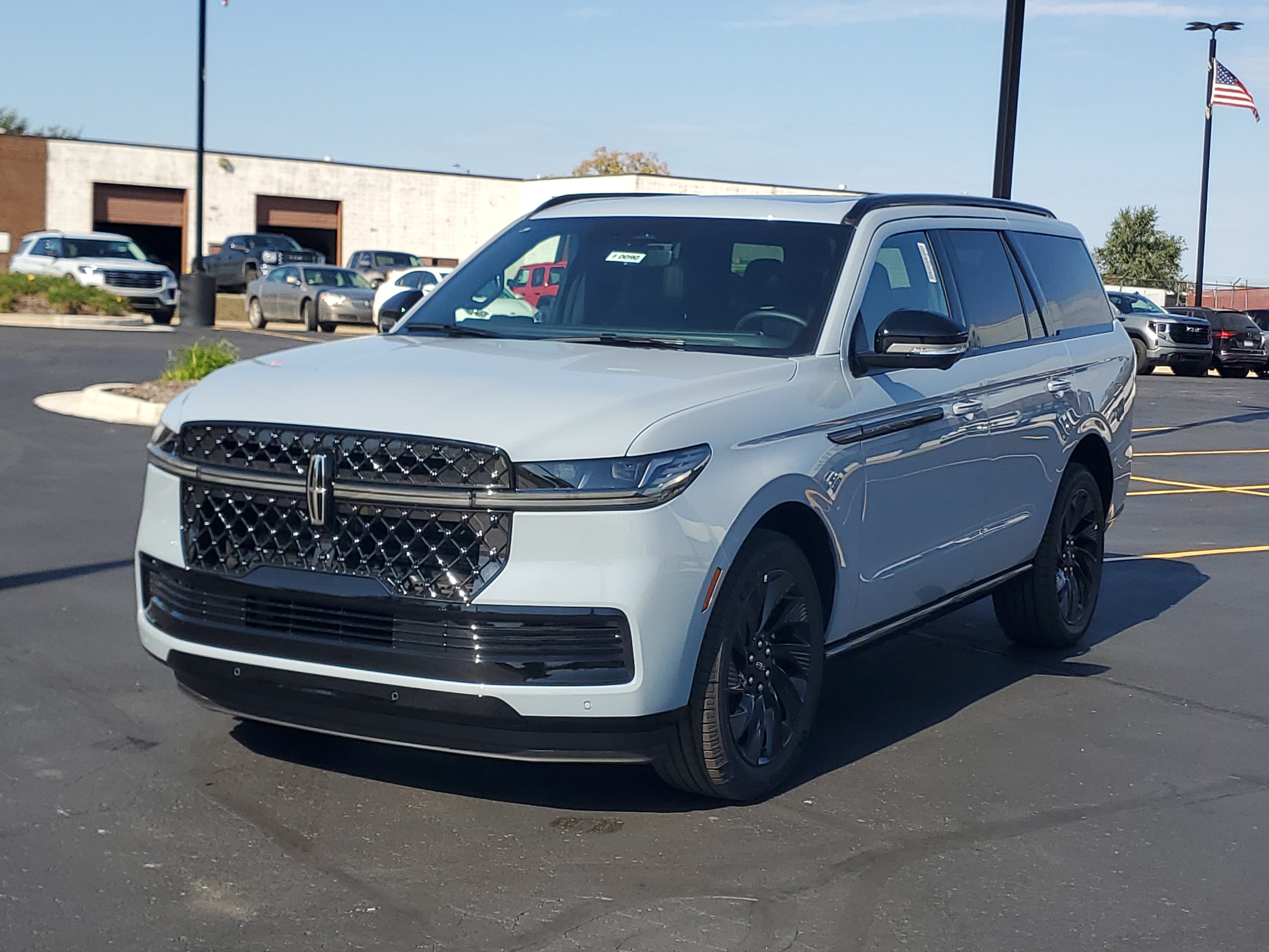 New 2027 Lincoln Navigator Reserve w/ Jet Appearance Package AWD/4WD image 2