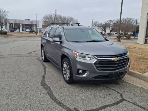 Used 2019 Chevrolet Traverse Premier w/ Driver Confidence II Package image 4