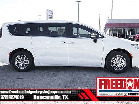 New 2025 Chrysler Voyager LX image 6