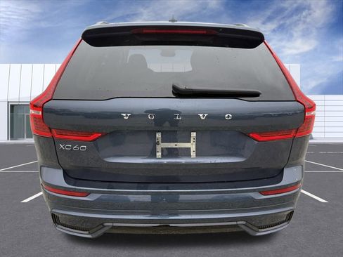 Used 2024 Volvo XC60 B5 Plus image 12