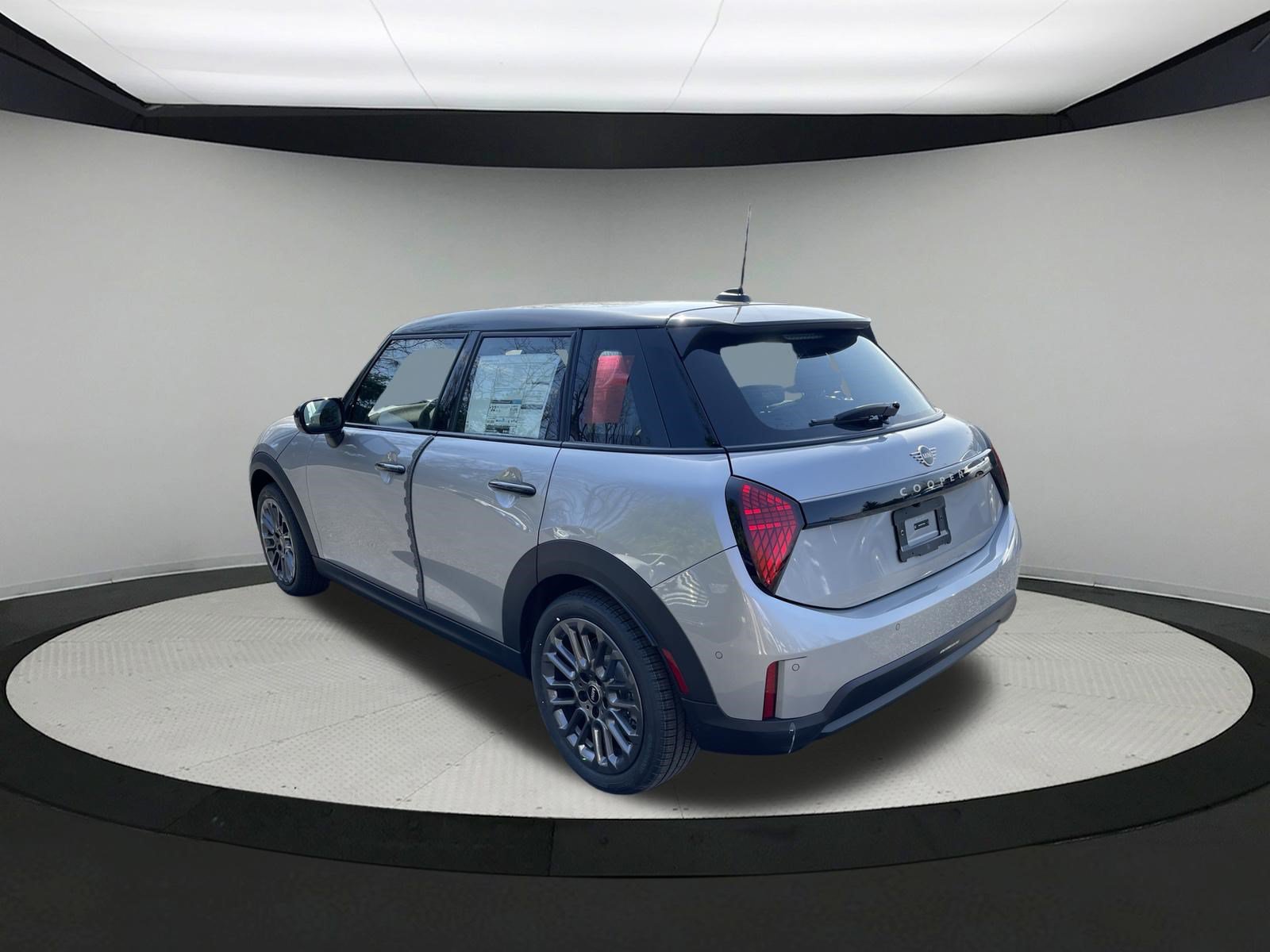 Used 2026 MINI Cooper 4-Door Hardtop FWD image 5