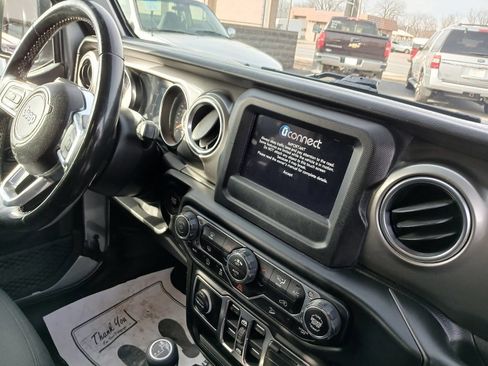 Used 2020 Jeep Wrangler Unlimited Sahara image 9