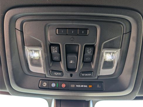 Used 2022 Chevrolet Silverado 1500 High Country w/ Safety Package II AWD/4WD image 18