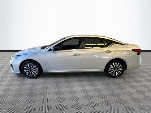 Used 2024 Nissan Altima 2.5 SV FWD image 4