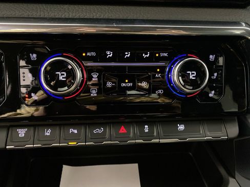 New 2026 GMC Sierra 3500 Denali w/ Denali Reserve Package image 18