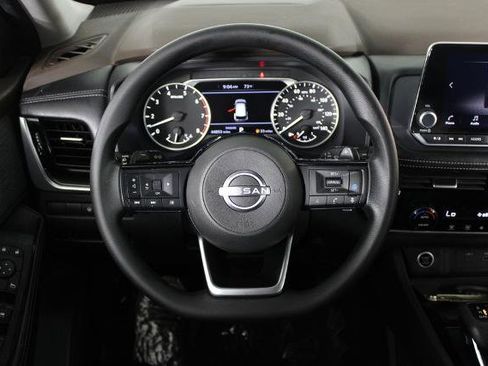 Certified 2022 Nissan Rogue SV FWD image 10