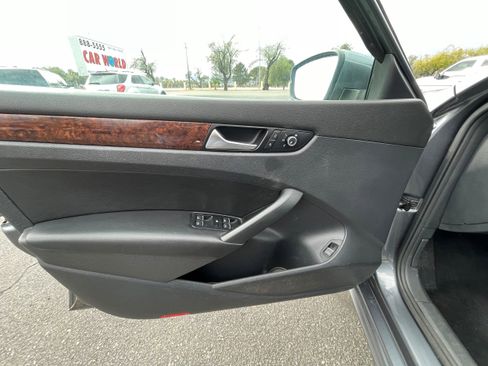 Used 2013 Volkswagen Passat TDI SEL Premium image 11