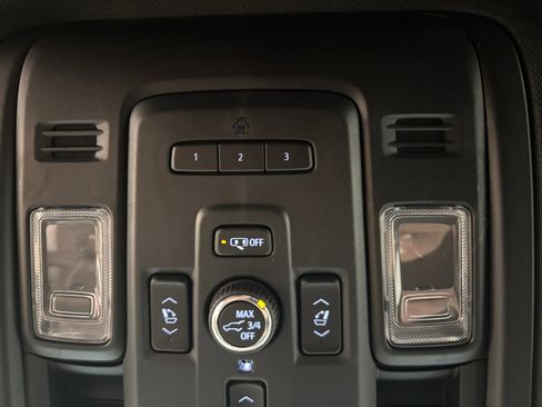 Used 2021 Chevrolet Tahoe Z71 w/ Z71 Off-Road Package AWD/4WD image 24