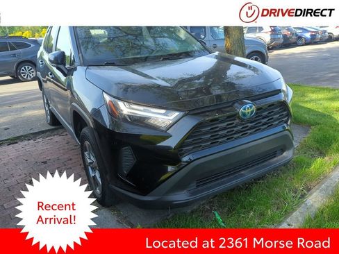 Used 2024 Toyota RAV4 XLE AWD/4WD image 1