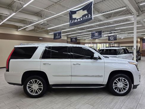 Used 2016 Cadillac Escalade 4WD image 5