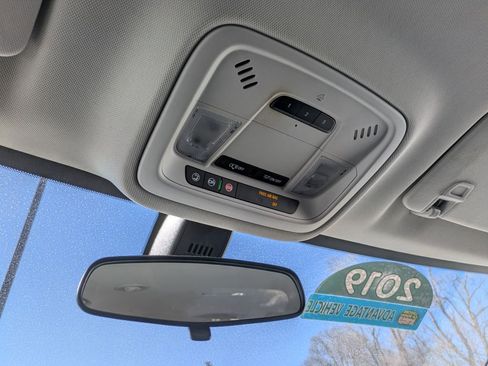 Used 2019 Chevrolet Traverse LT image 23