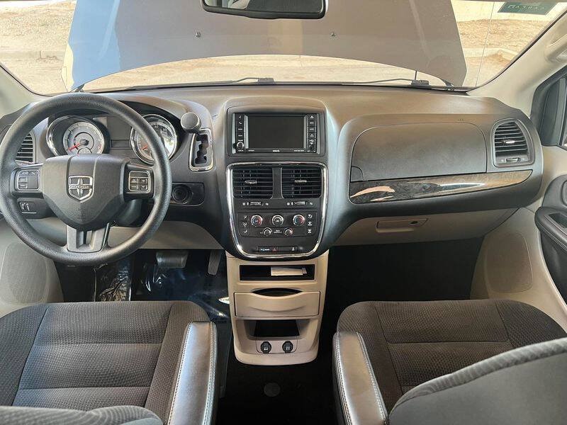 Used 2019 Dodge Grand Caravan SE w/ UConnect Hands-Free Group FWD image 18
