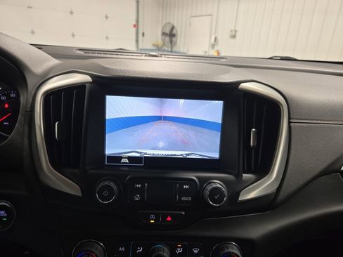Used 2024 GMC Terrain SLT image 17