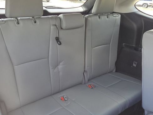 Used 2023 Toyota Highlander XLE FWD image 14