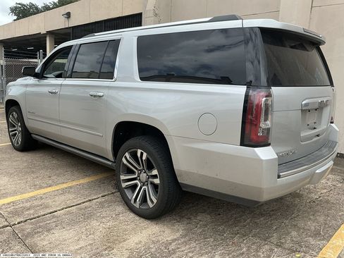 Used 2019 GMC Yukon XL Denali w/ Denali Ultimate Package RWD image 5