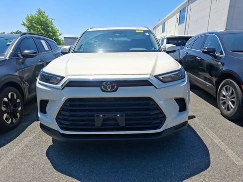 Used 2024 Toyota Grand Highlander AWD image 3