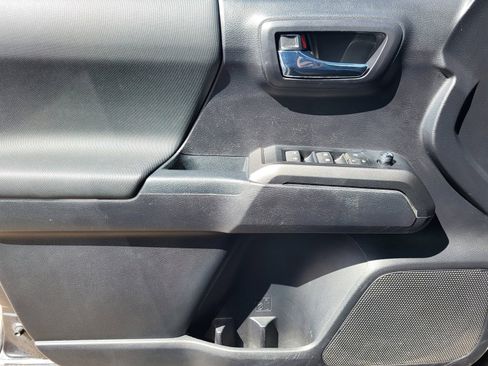 Certified 2020 Toyota Tacoma TRD Sport w/ Technology Package image 14