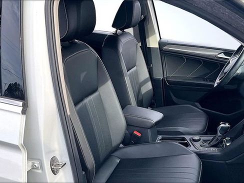 Used 2023 Volkswagen Tiguan SE AWD/4WD image 27