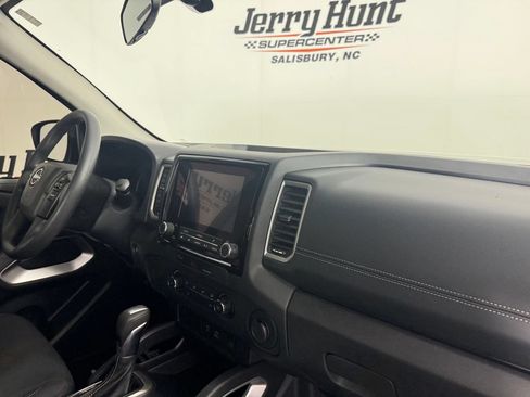 Used 2024 Nissan Frontier SV w/ Tow Package RWD image 28