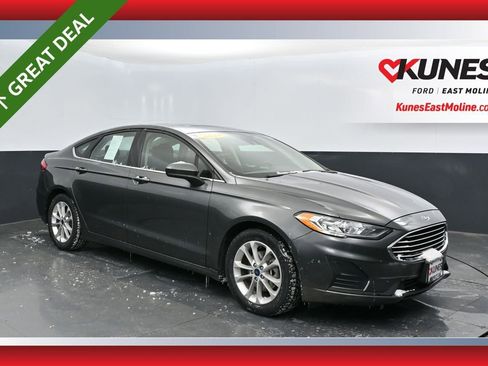 Used 2020 Ford Fusion SE image 1