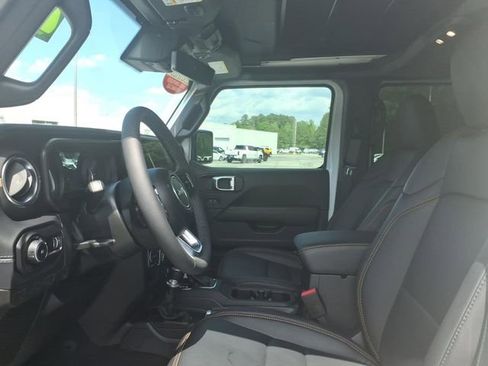 Used 2025 Jeep Wrangler Sahara image 6