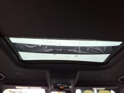 Used 2022 Land Rover Defender 110 SE image 17