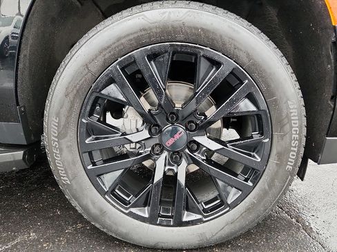 Used 2023 GMC Yukon XL SLT w/ SLT Premium Package image 8