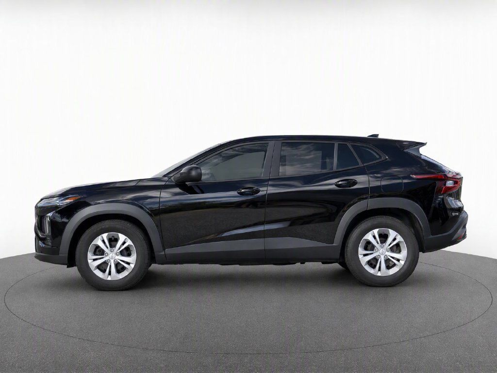 Used 2024 Chevrolet Trax LS FWD image 2