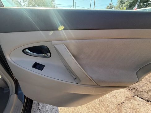 Used 2009 Toyota Camry LE FWD image 19