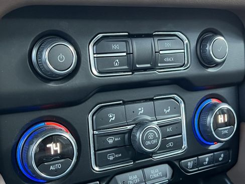 Used 2021 Chevrolet Tahoe High Country image 31