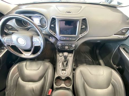 Used 2021 Jeep Cherokee Latitude Lux w/ Comfort/Convenience Group AWD/4WD image 23