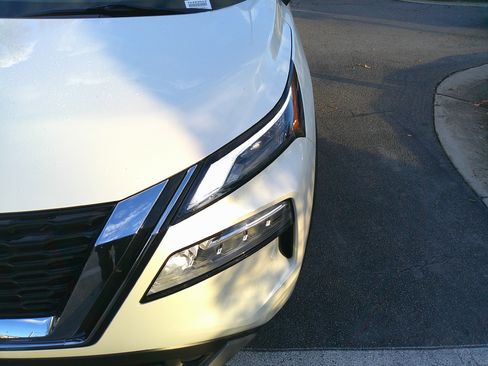 Used 2023 Nissan Rogue SV image 7