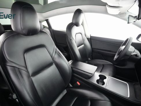 Used 2021 Tesla Model Y Long Range image 9