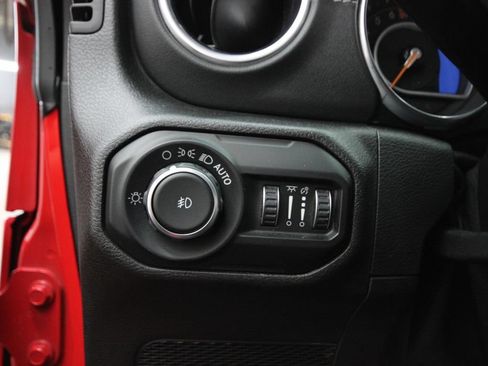 Used 2019 Jeep Wrangler Unlimited Sahara w/ Quick Order Package 24M Moab AWD/4WD image 15