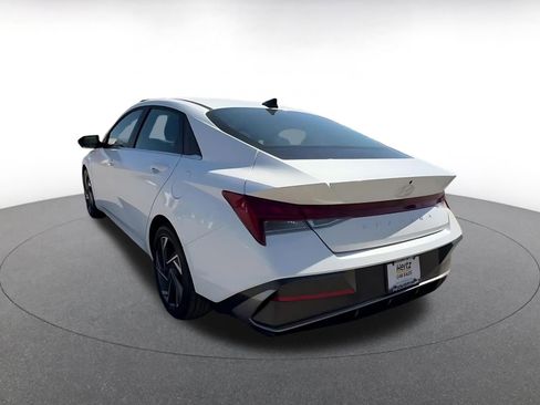 Used 2025 Hyundai Elantra SEL image 11