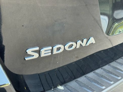 Used 2017 Kia Sedona LX w/ LX Essentials Premium Package FWD image 47